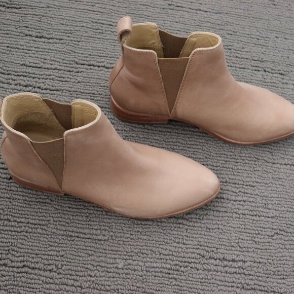 NISOLO Everyday Chelsea Boot - Almond Size 7.5 - Picture 5 of 11